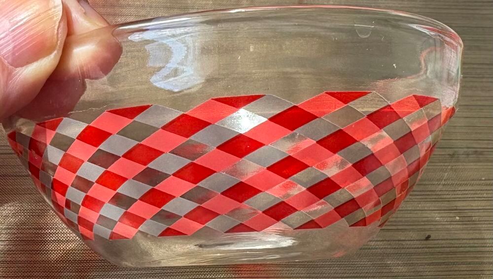 4 Bols en verre transparent illustr&eacute; en rouge neufs Bijoux et montres