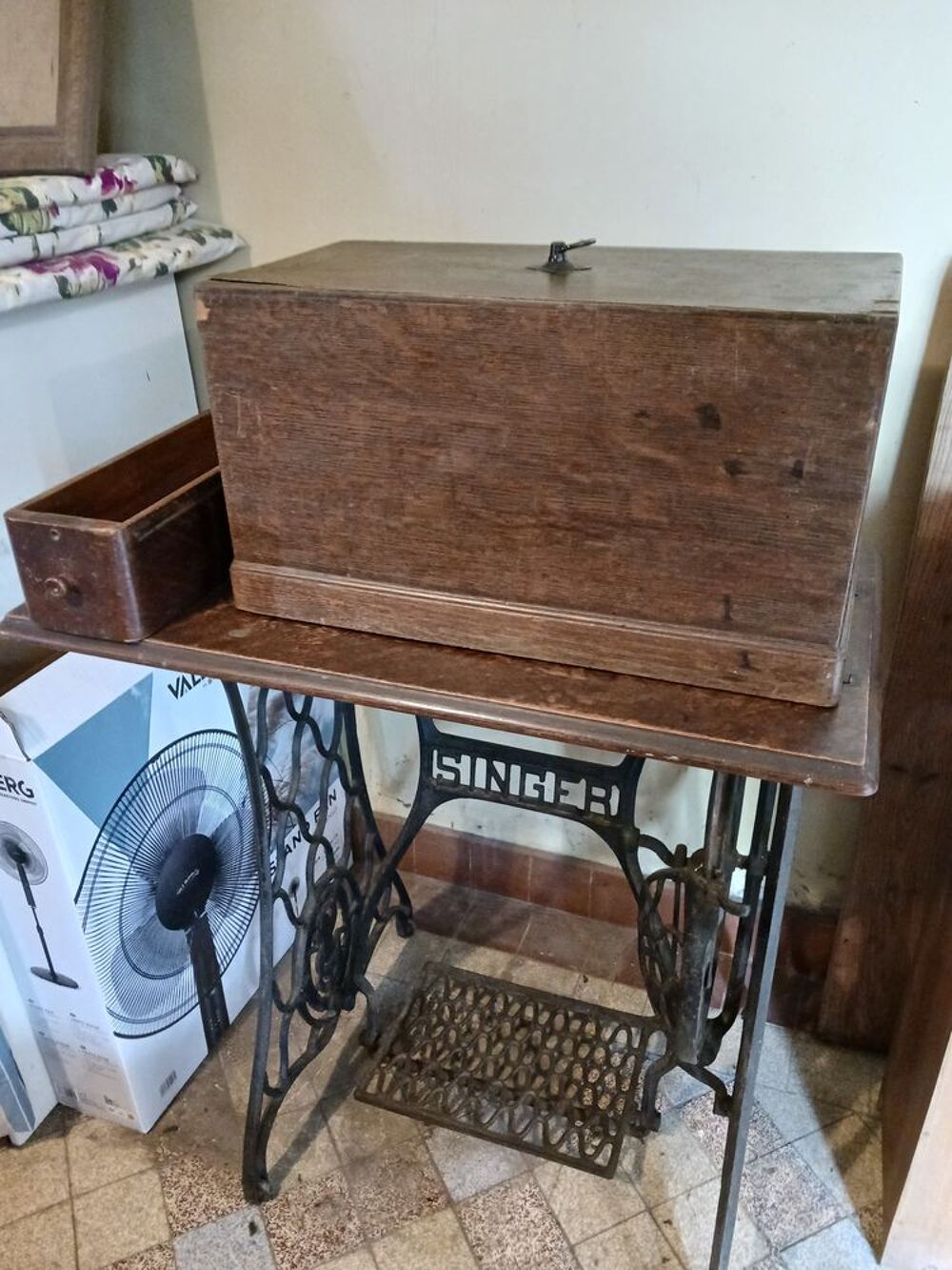 Machine &agrave; coudre SINGER ancienne s&eacute;rie F1547180 Electroménager