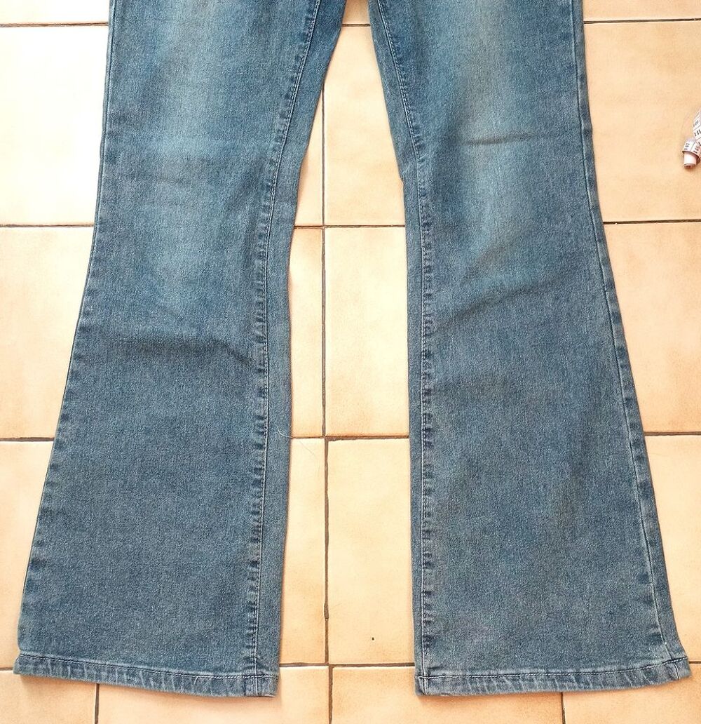 Jean bleu gris T38/M &eacute;vas&eacute; bas bootcut extensible Shein neuf Vêtements