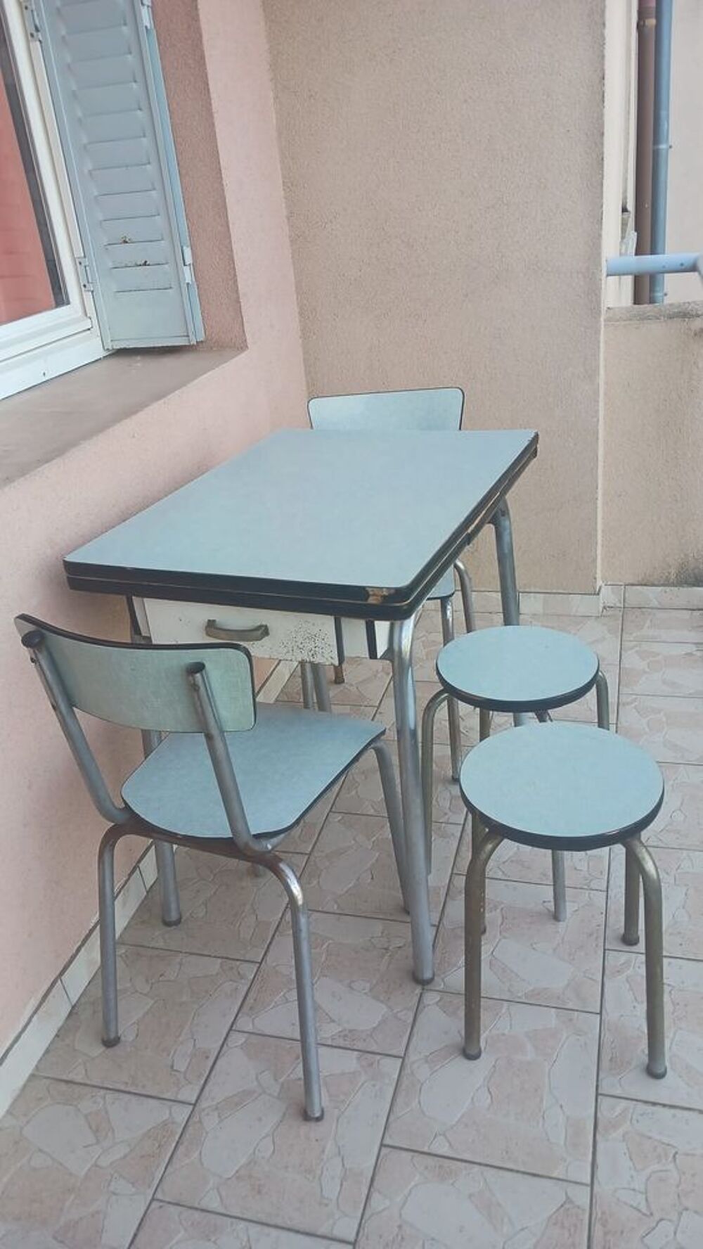 Table formica vintage + 4 assises 80€ Meubles
