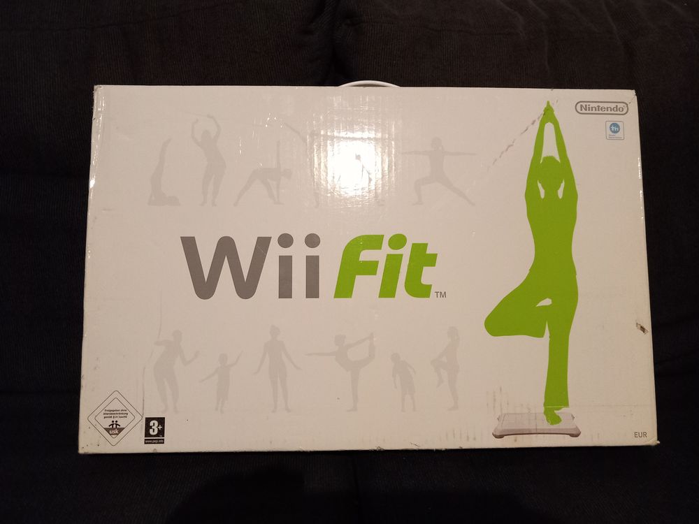 Wii + accessoires + 7 jeux + plateau Wii Fit Consoles et jeux vidéos