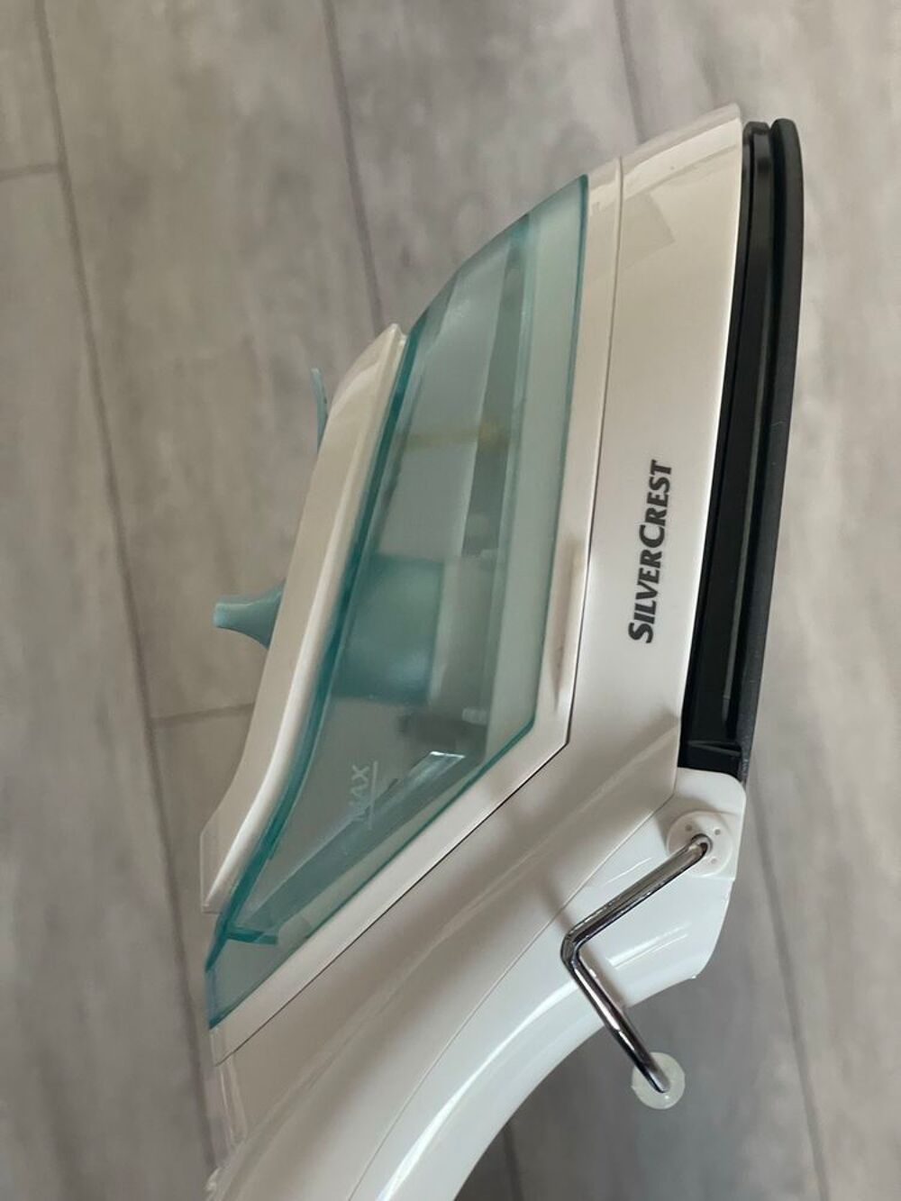D&eacute;froisseur &agrave; main Silvercrest €" Tr&egrave;s bon &eacute;tat €" 12€&macr;€ - Pratique et efficace pour d&eacute;froisser sans fer &agrave; repasser ! Electroménager