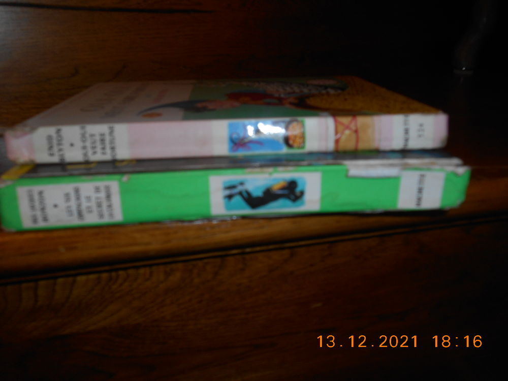 Lot 9 livres biblioth&egrave;ques verte et rose Livres et BD