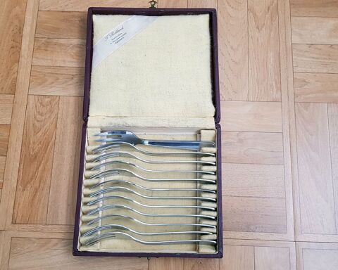 Coffret de 12 fourchettes � dessert en inox  10 Limeil-Br�vannes (94)