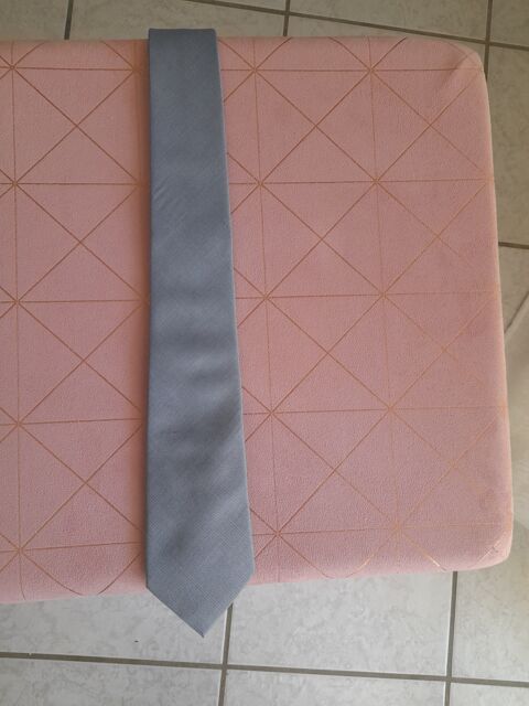 Cravate c&a 1 Craponne (69)