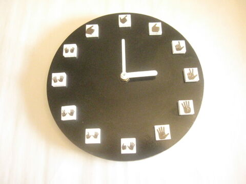 Horloge recycle cration originale LSF Langue des Signes 30 Saint-Jean-Pla-de-Corts (66)