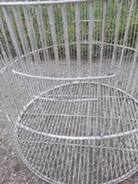   Cage colonne pour oiseaux ou d�coration  