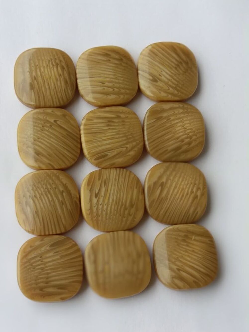 12 boutons beiges carr&eacute;s marbr&eacute;s + 2 boutons beiges offerts Décoration