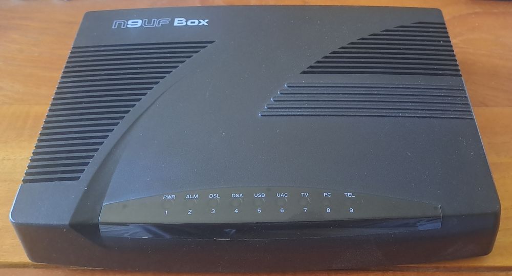 modem-routeur neufBox Trio 3D Matériel informatique