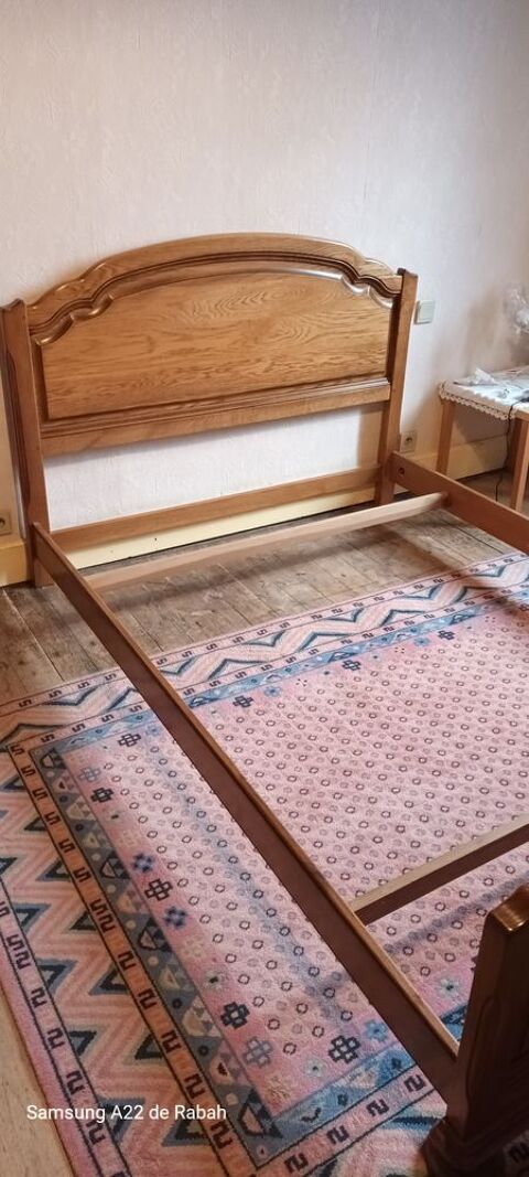 Lit 2 personnes en noyer massif  (sans sommier ni matelas )
100 Figeac (46)