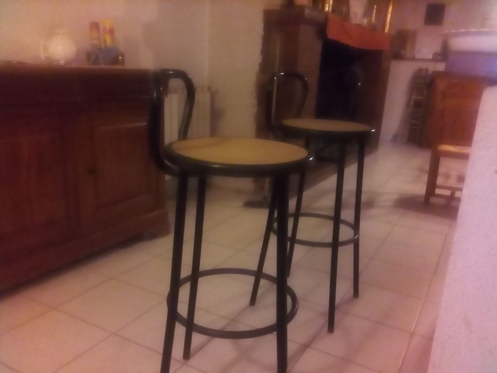 Tabouret haut acier noir 
Prix &agrave; n&eacute;gocier Meubles