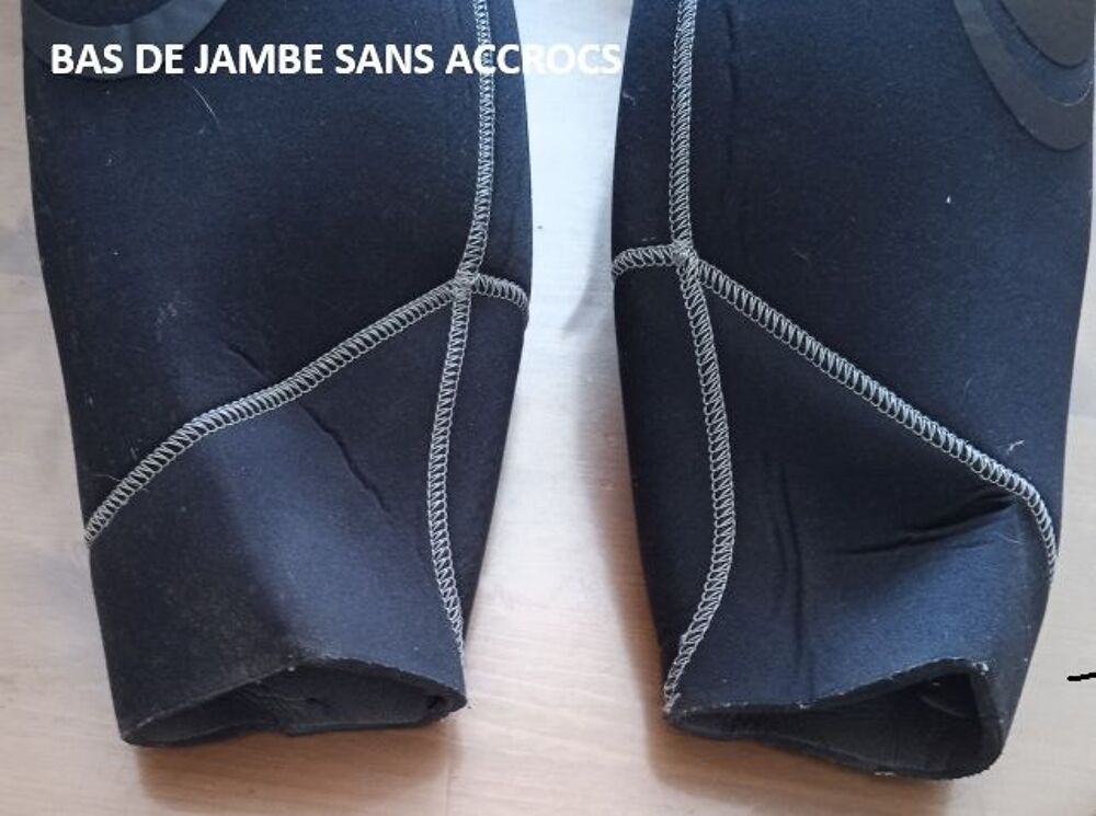Tenue de plong&eacute;e 2 pi&egrave;ces veste zipp&eacute;e. 
Sports
