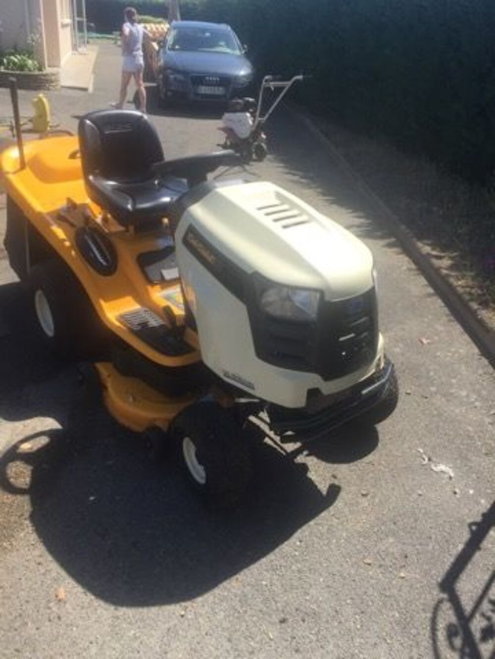 Tondeuse Autoportee CLUB CADET 
Moteur Kawasaki Jardin