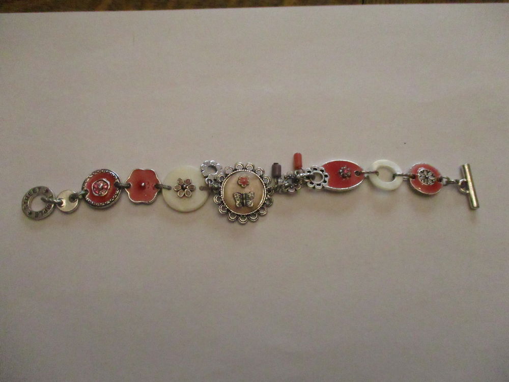 tr&egrave;s joli bracelet fantaisie longueur 20 cm avec motifs Bijoux et montres