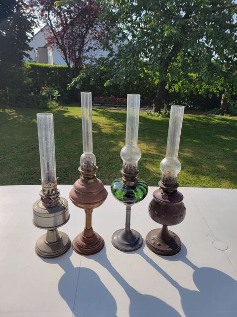 lots n 2 de 4 lampes a ptrole (prendre sur place ) 40 Bertangles (80)