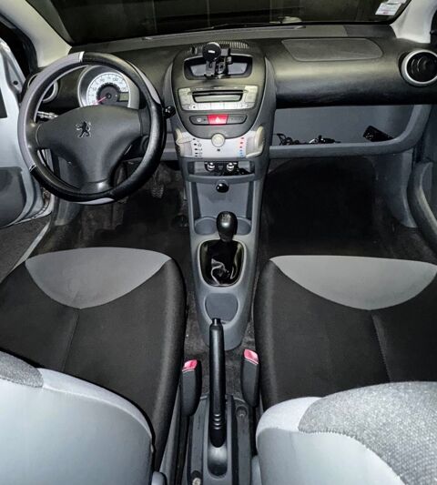 Peugeot 107 1.0 Essence €" 2009 €&quo