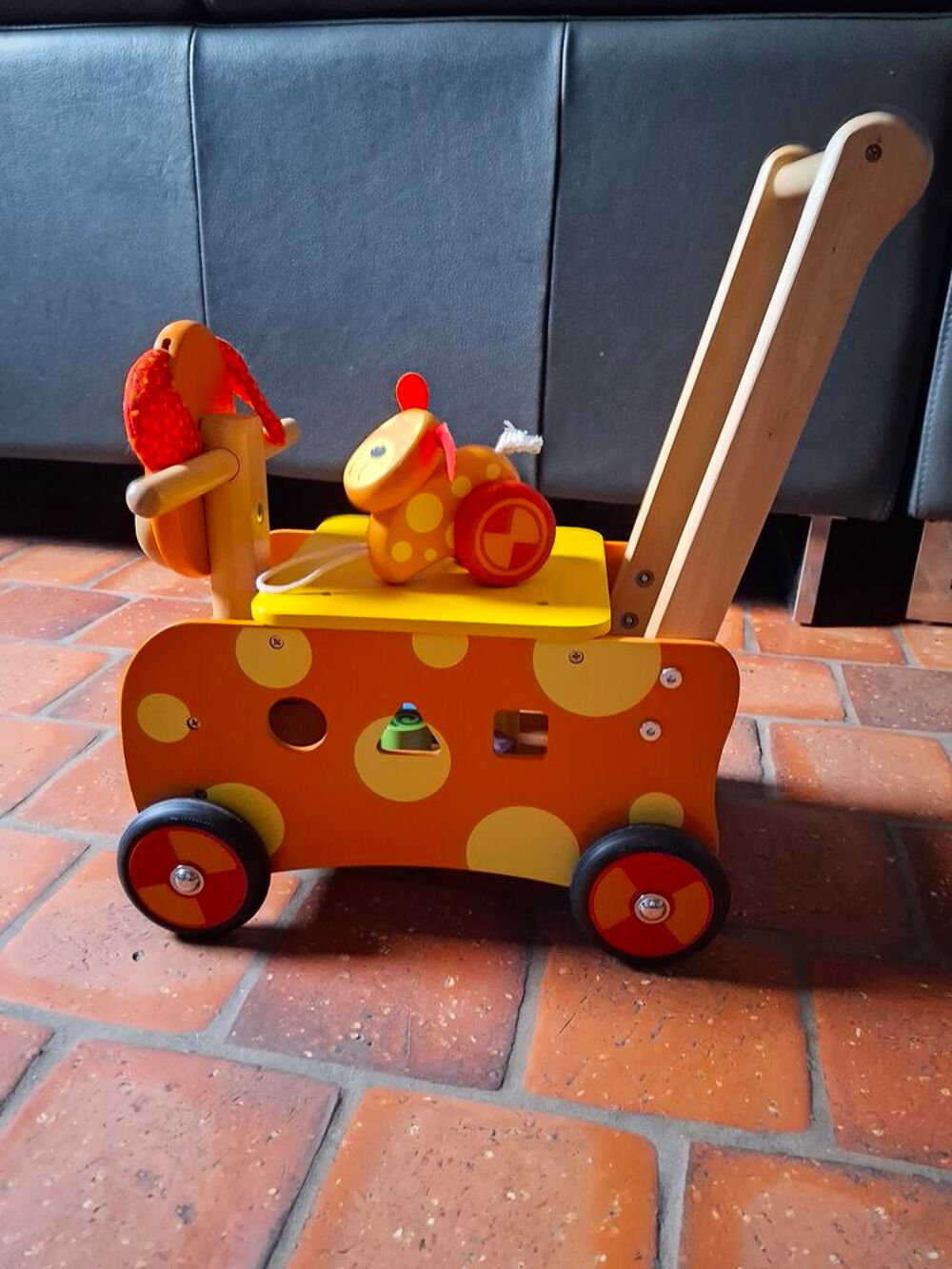 Trotteur marche b&eacute;b&eacute; en bois Jeux / jouets
