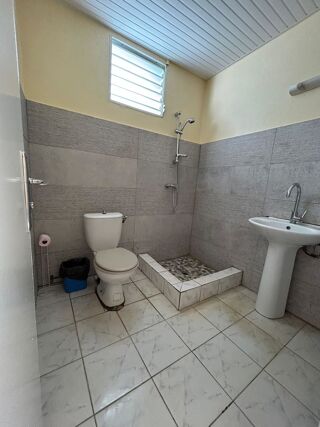  Appartement à louer 3 pièces 70 m² Baillif