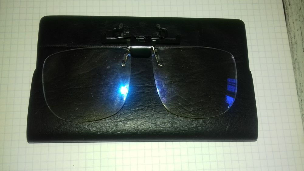 Clip lunettes anti lumi&egrave;re bleue Bijoux et montres