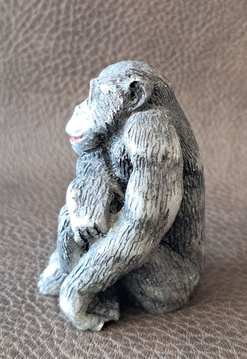 lot de 2 figurines en r&eacute;sine repr&eacute;sentant 2 singes chimpanz&eacute; Décoration