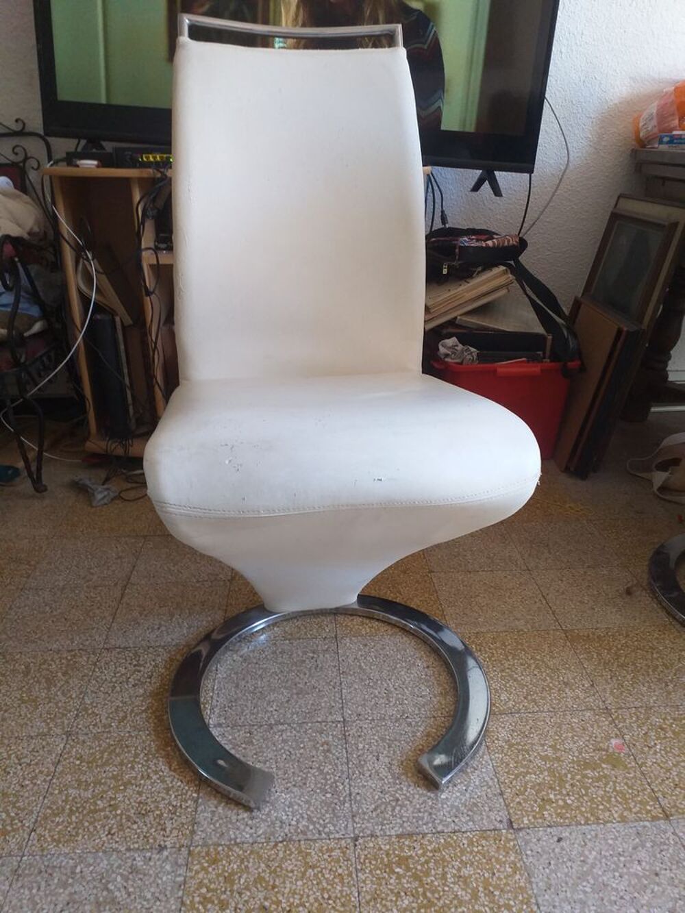  chaise annee 70 60 euro piece Meubles