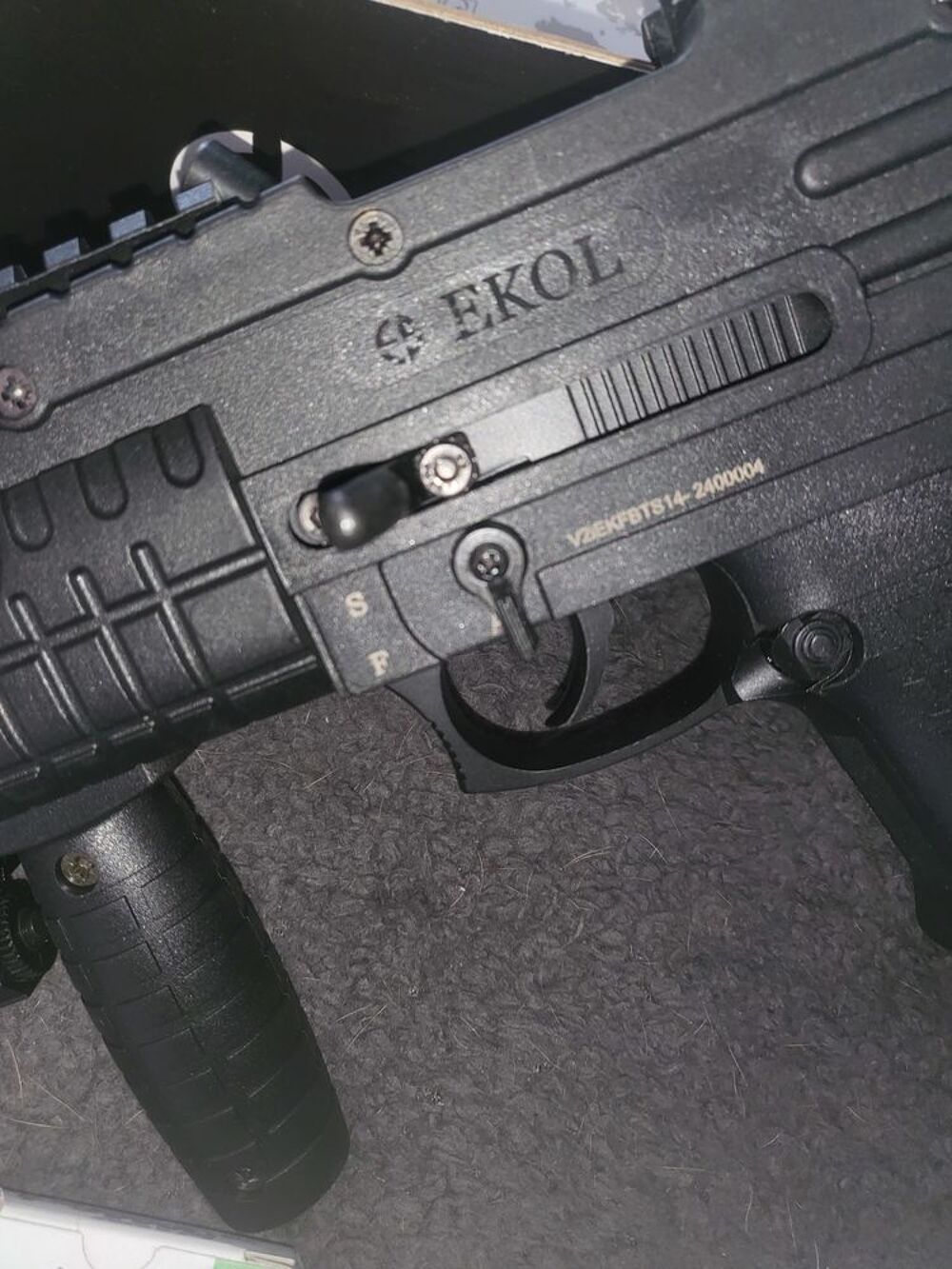 Ekol asi uzi full auto &agrave; blanc 9mm pak 