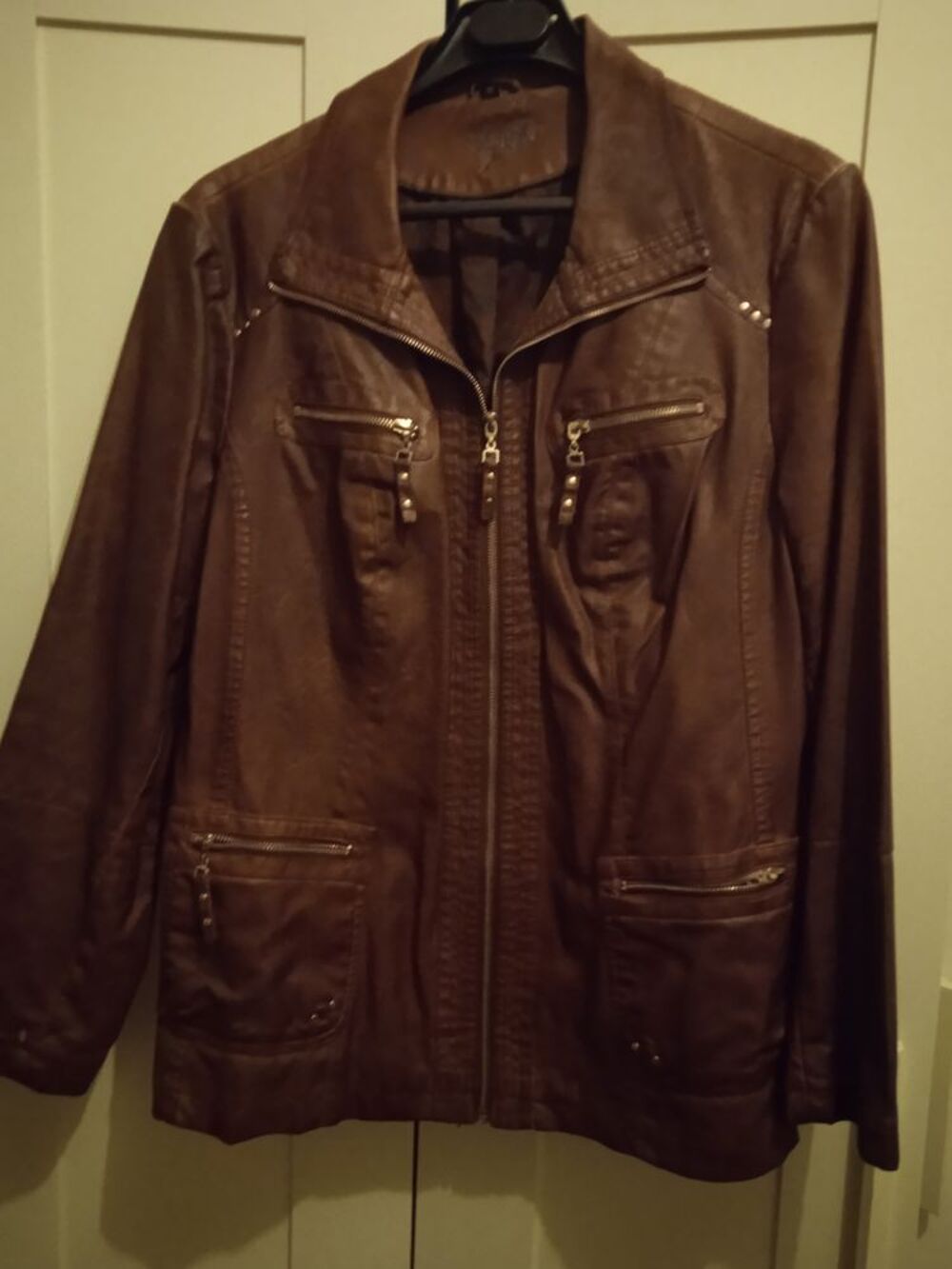 Blouson femme cuir v&eacute;ritable bordeaux m&acirc;t. Vêtements