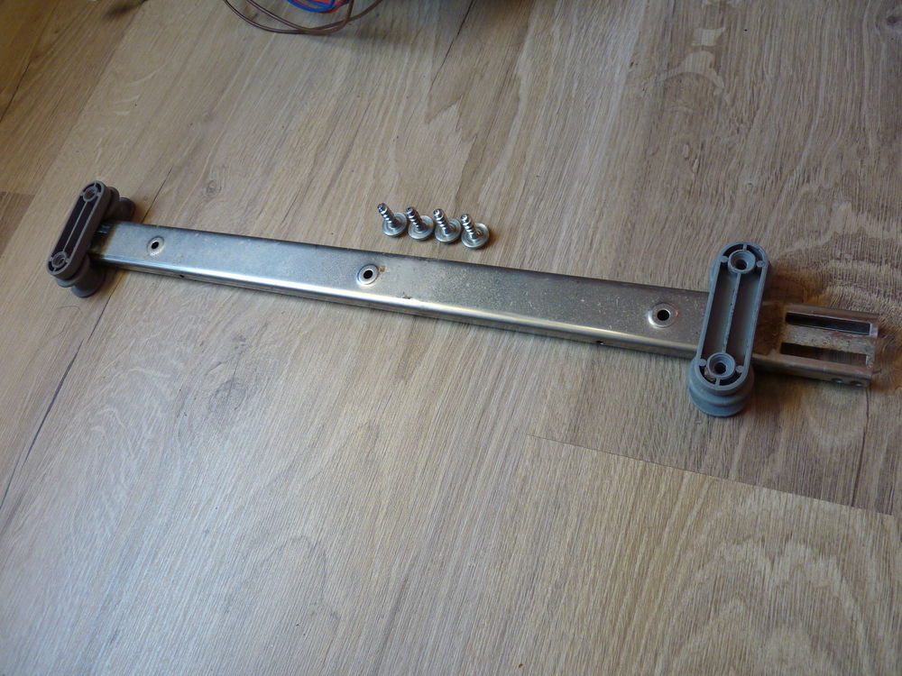 lave vaisselle SMEG STA 6439L2 rail guide panier + roulette Electroménager