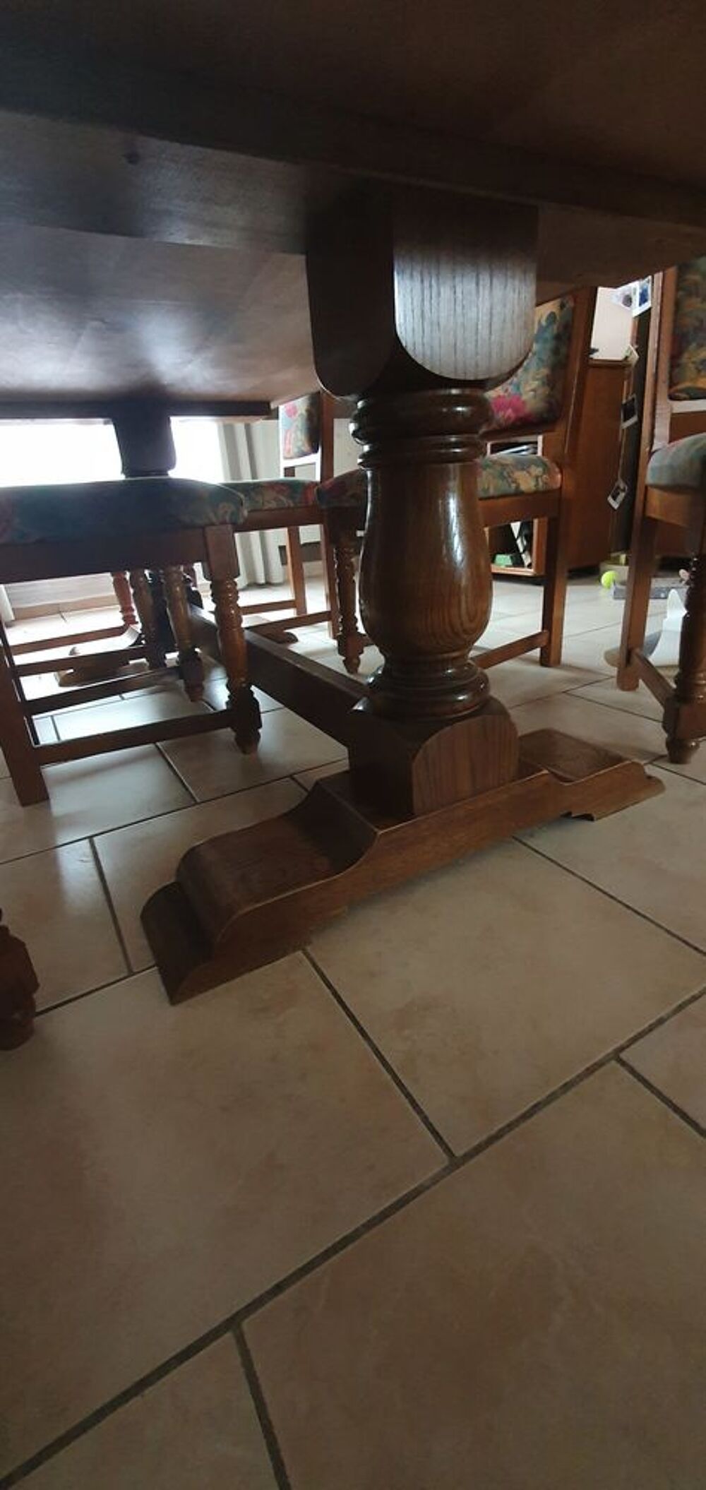 Table monast&egrave;re et ses 6 chaises Meubles