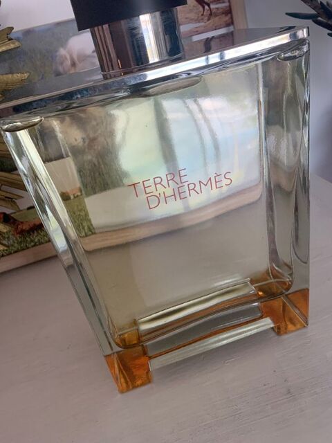 GRAND FLACON FACTICE DE PARFUM EN VERRE 500 Marcoux (42)
