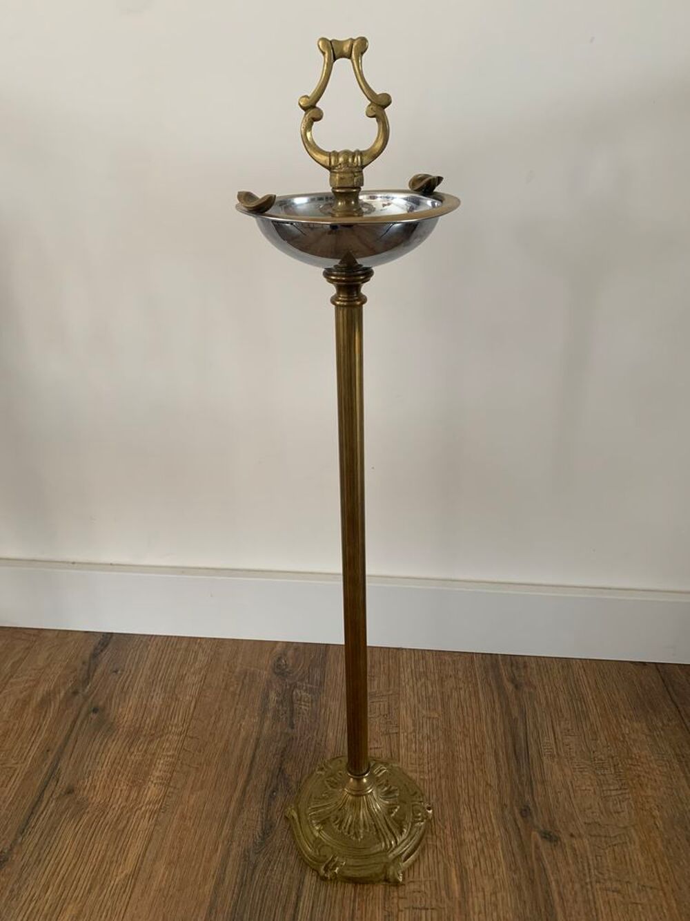 Cendrier sur pied ancien en bronze Décoration