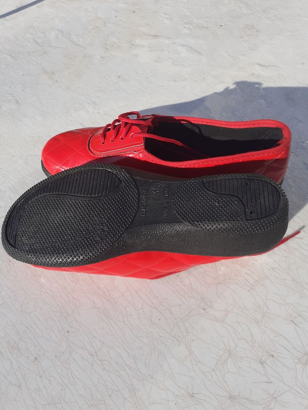 Escarpins rouge brillant T 37 Chaussures