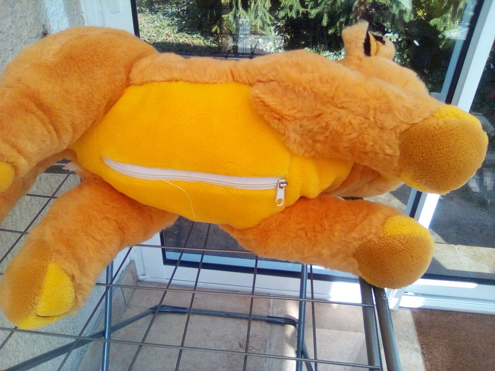 peluche roi lion range pyjama tr&egrave;s bon &eacute;tat Jeux / jouets