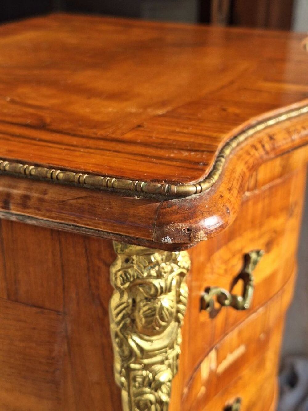 Chiffonnier style Louis XV Meubles