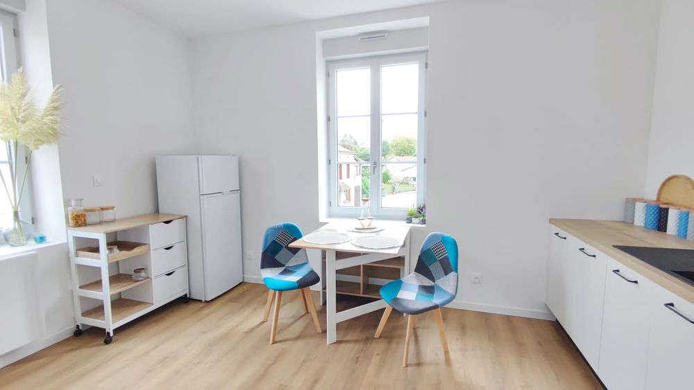 Location Appartement Studio meublé au 1er étage Piégut-pluviers