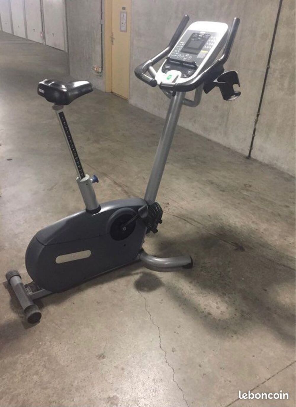V&eacute;lo droit Precor Sports