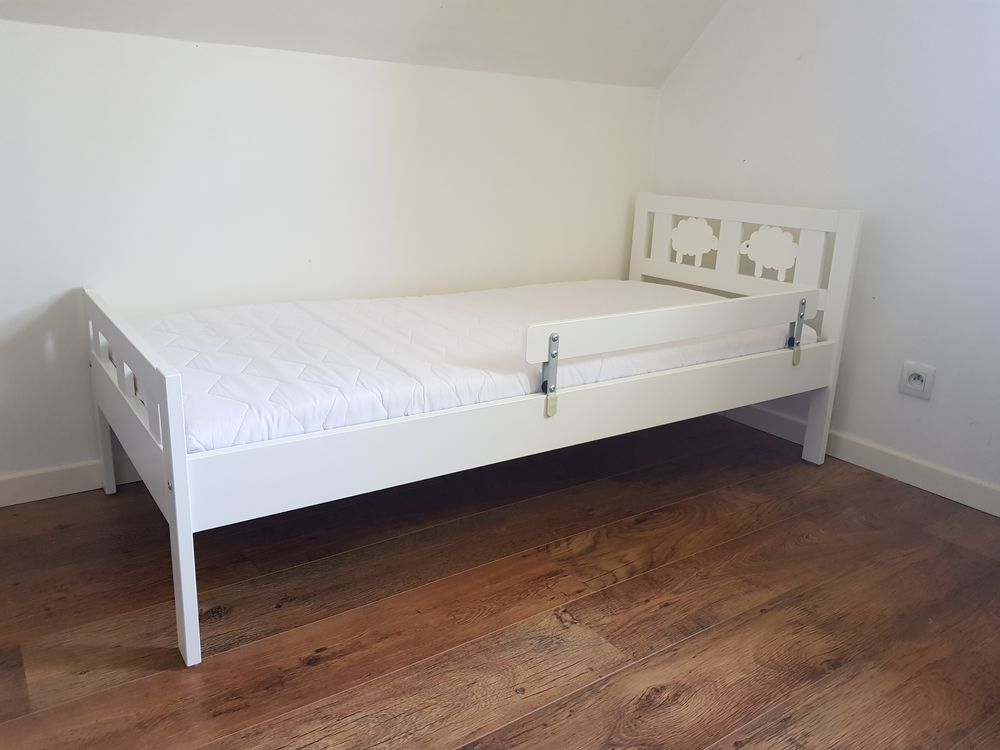 Lit enfant 70/160 et matelas Meubles