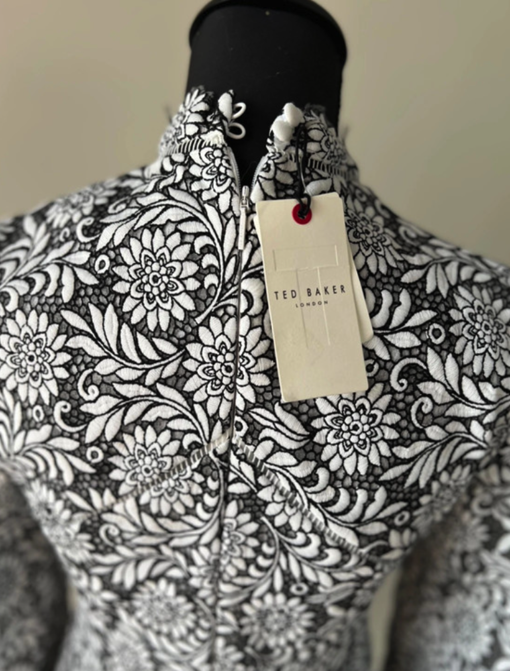 Robe casual Ted Baker
S / 36 / 8&middot;Neuf avec &eacute;tiquette Vêtements
