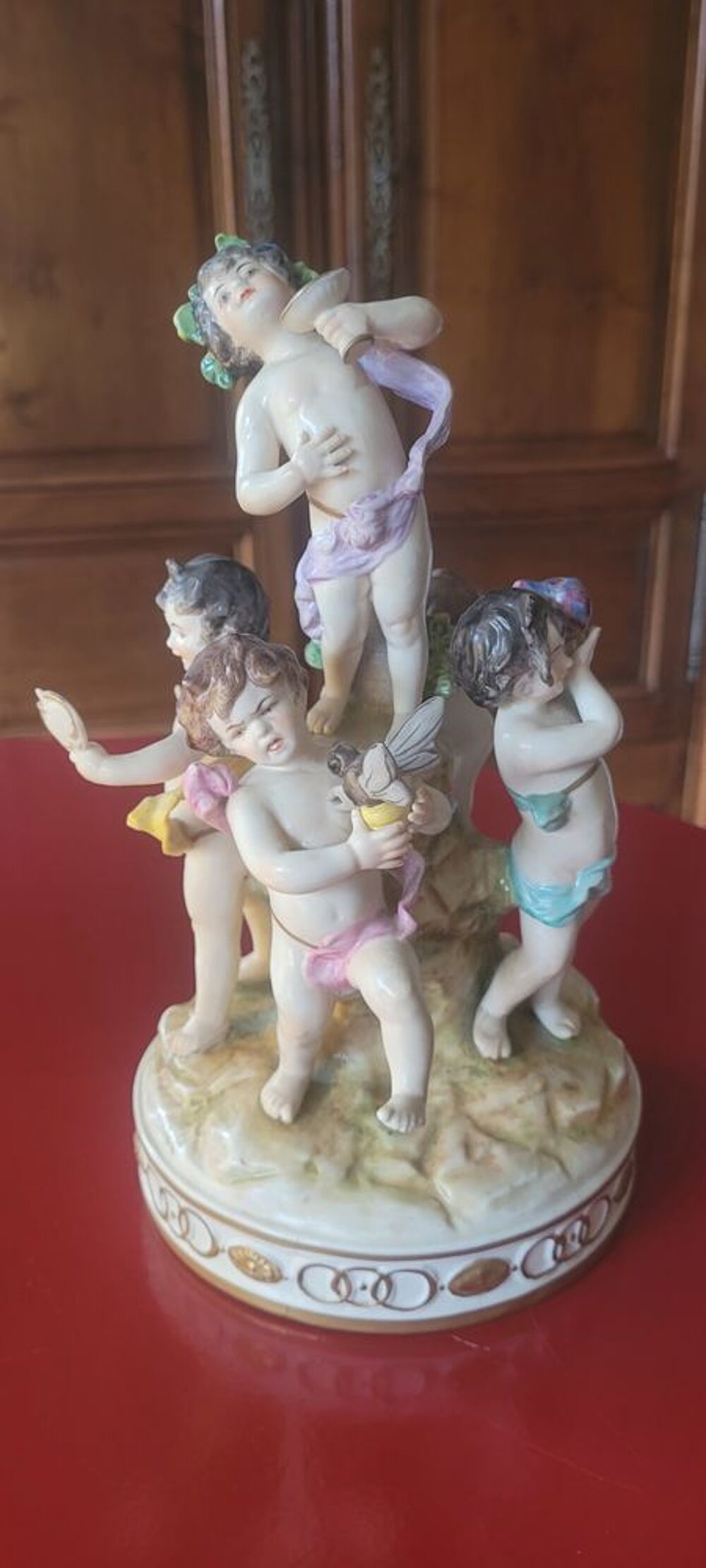 GROUPE PORCELAINE VOLKSTEDT (d&eacute;but 20 i&egrave;me si&egrave;cle) 