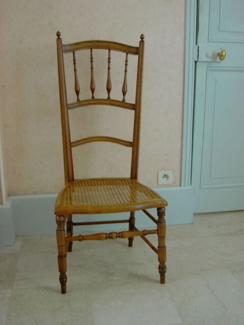 Chaise basse dite  de nourrice  60 Saint-Germain-du-Puy (18)