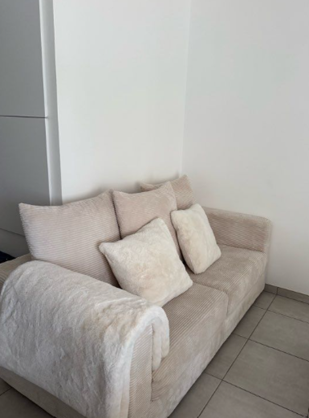 Canap&eacute; beige 3 places convertible - NEUF Meubles