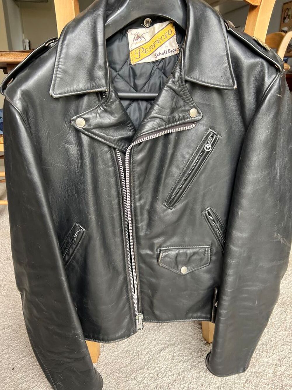 Blouson Perfecto ann&eacute;e 1960
Vêtements