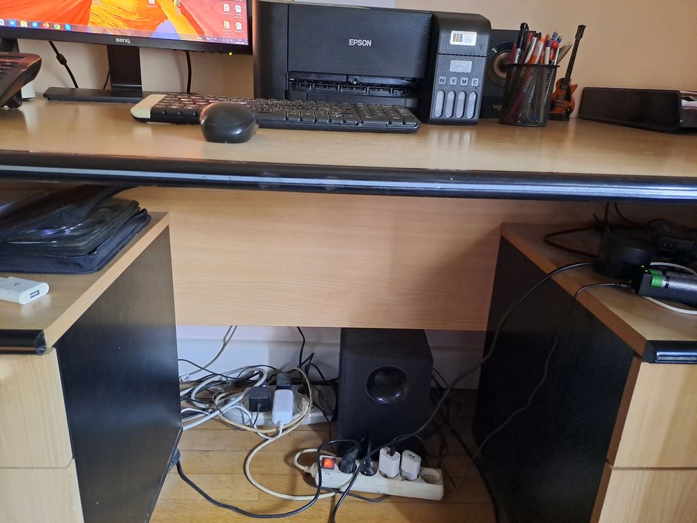 Grand bureau beau design plus caissons a roulette Meubles