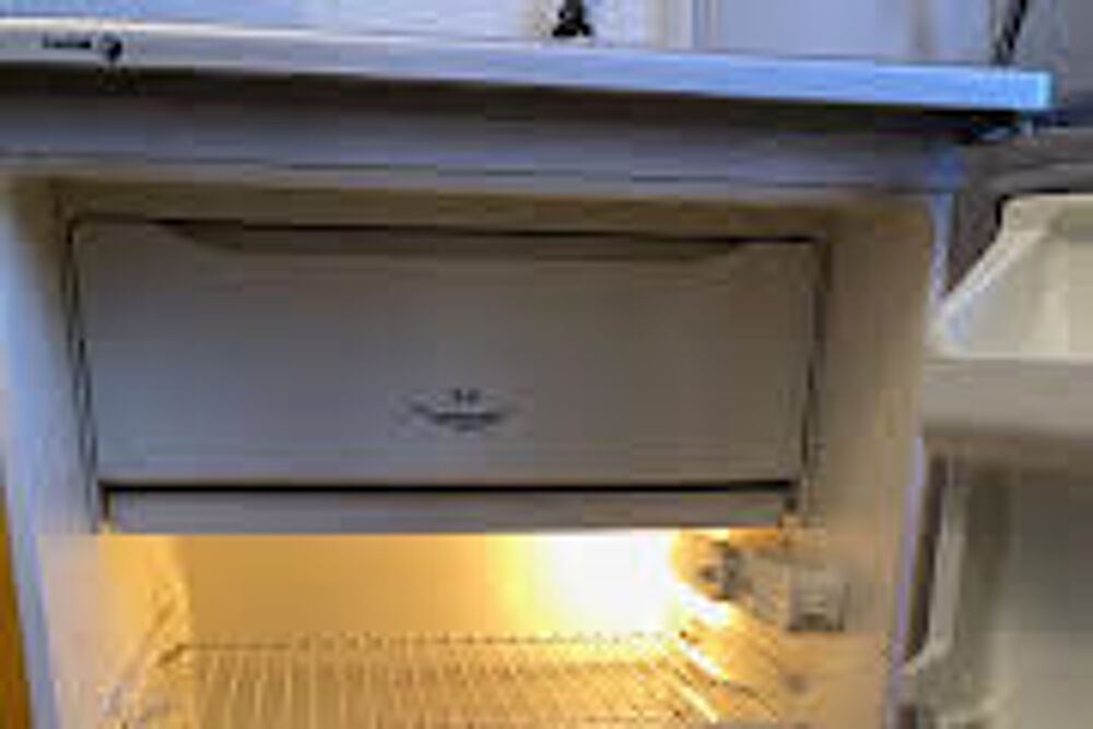 TR&Egrave;S BEAU PETIT FRIGO JAUNE Electroménager