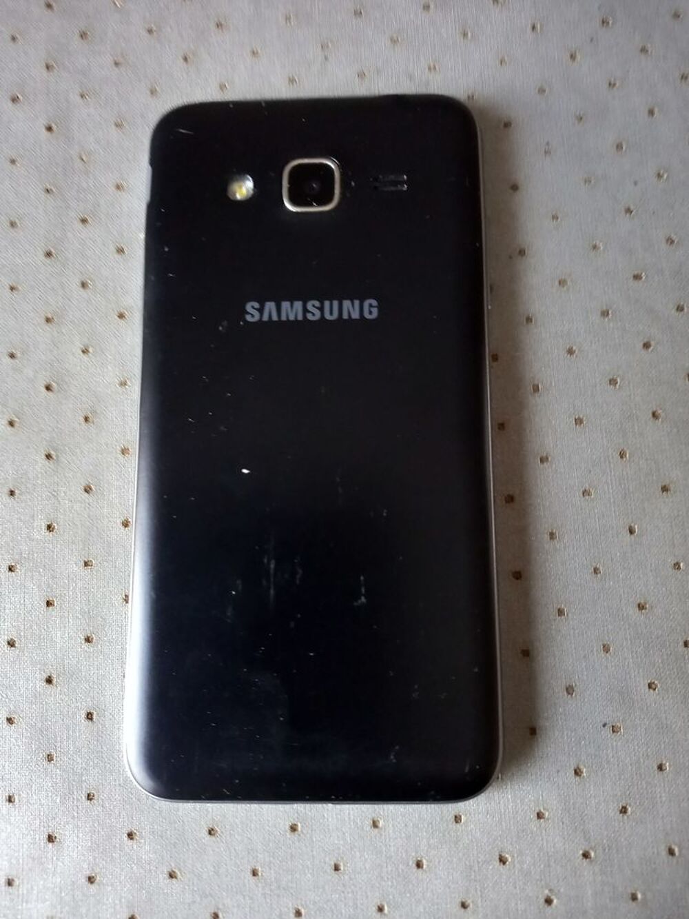Smartphone Samsung J3 cass&eacute; Téléphones et tablettes