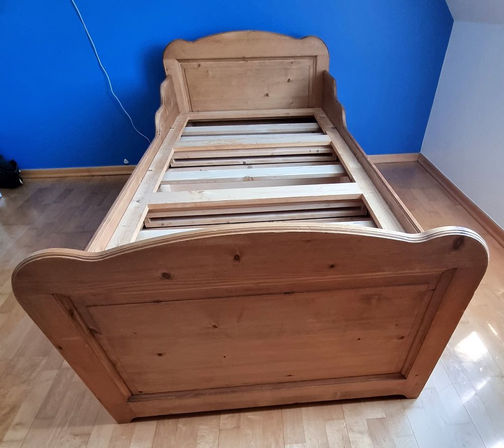 Lit enfant 90x190 avec tiroirs en &eacute;pic&eacute;a naturel cir&eacute; ? marq Meubles