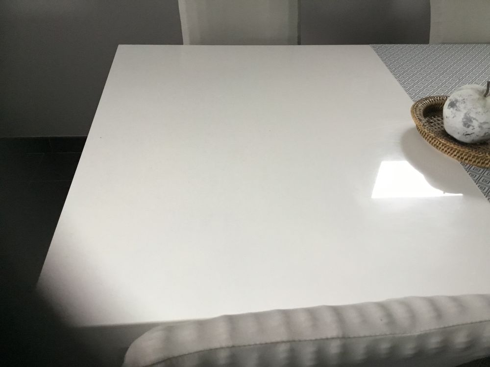 Table salle &agrave; manger laqu&eacute;e blanche Meubles