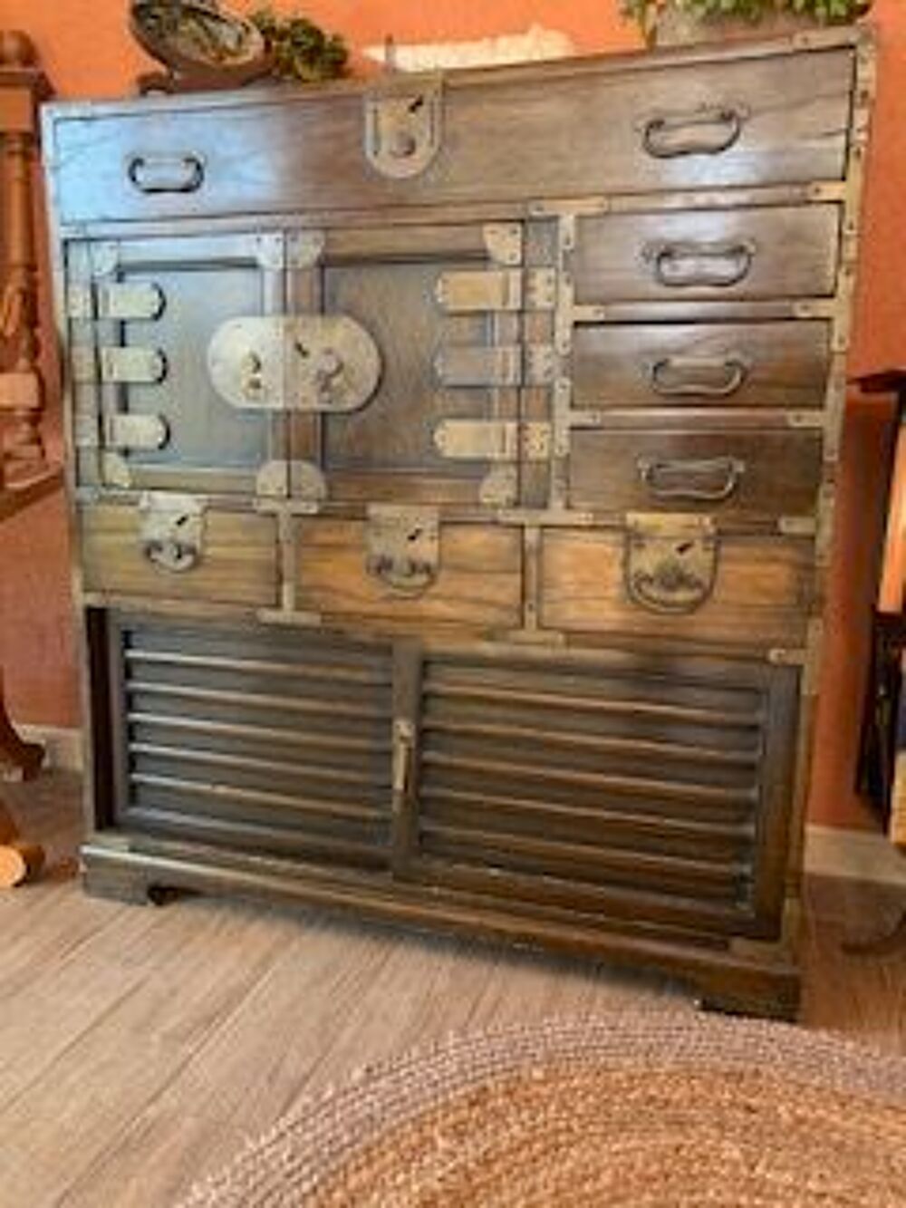 Ancien meuble console cor&eacute;en en bois &agrave; multiples tiroirs Meubles