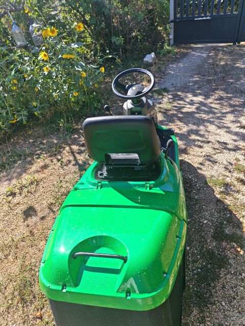 Tracteur tondeuse VL 28 GH     État proche du neuf 
Bohas-Meyriat-Rignat (01)
