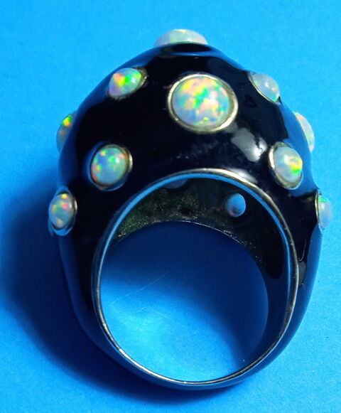 Tr�s grosse bague en argent 925 �maill� noir
sertie d'opales 150 Dax (40)